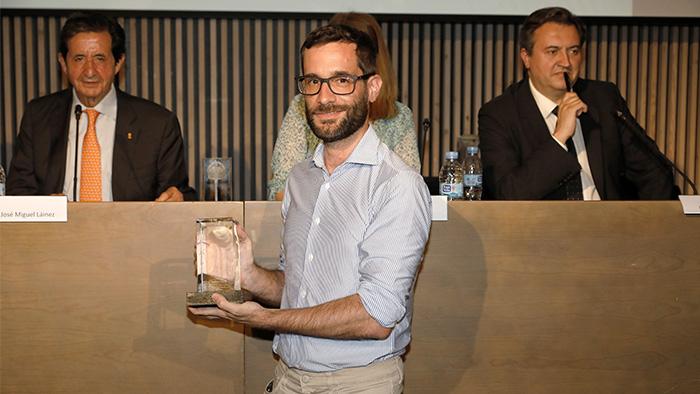 El Dr. Marc Suárez Calvet recogió el premio en el acto institucional de la SEN.